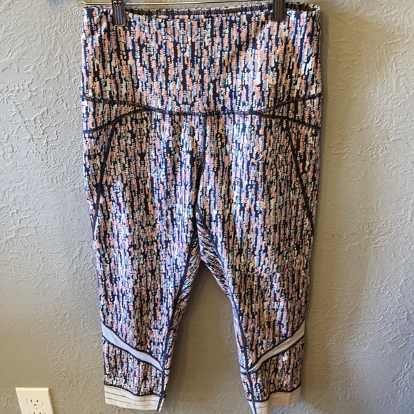 Bundle Two Pair Zella Capri Workout Leggings - Picture 2 of 8